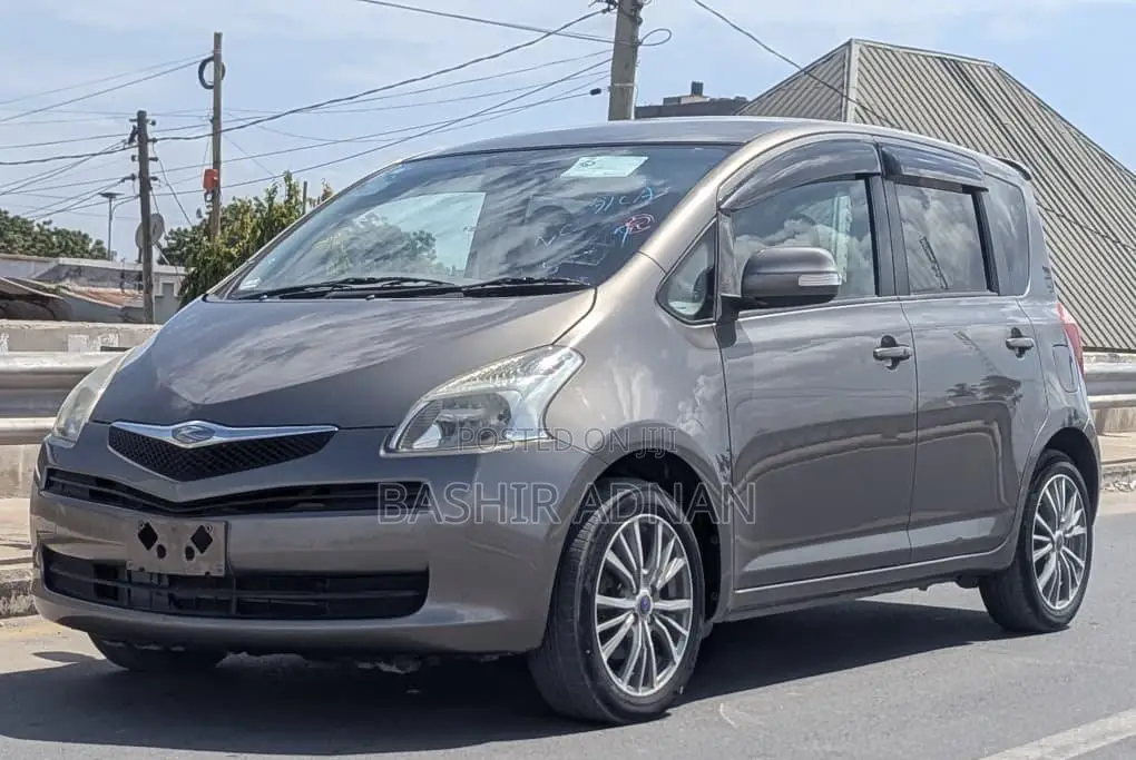 Toyota Ractis 1.5 FWD 2006 Gray