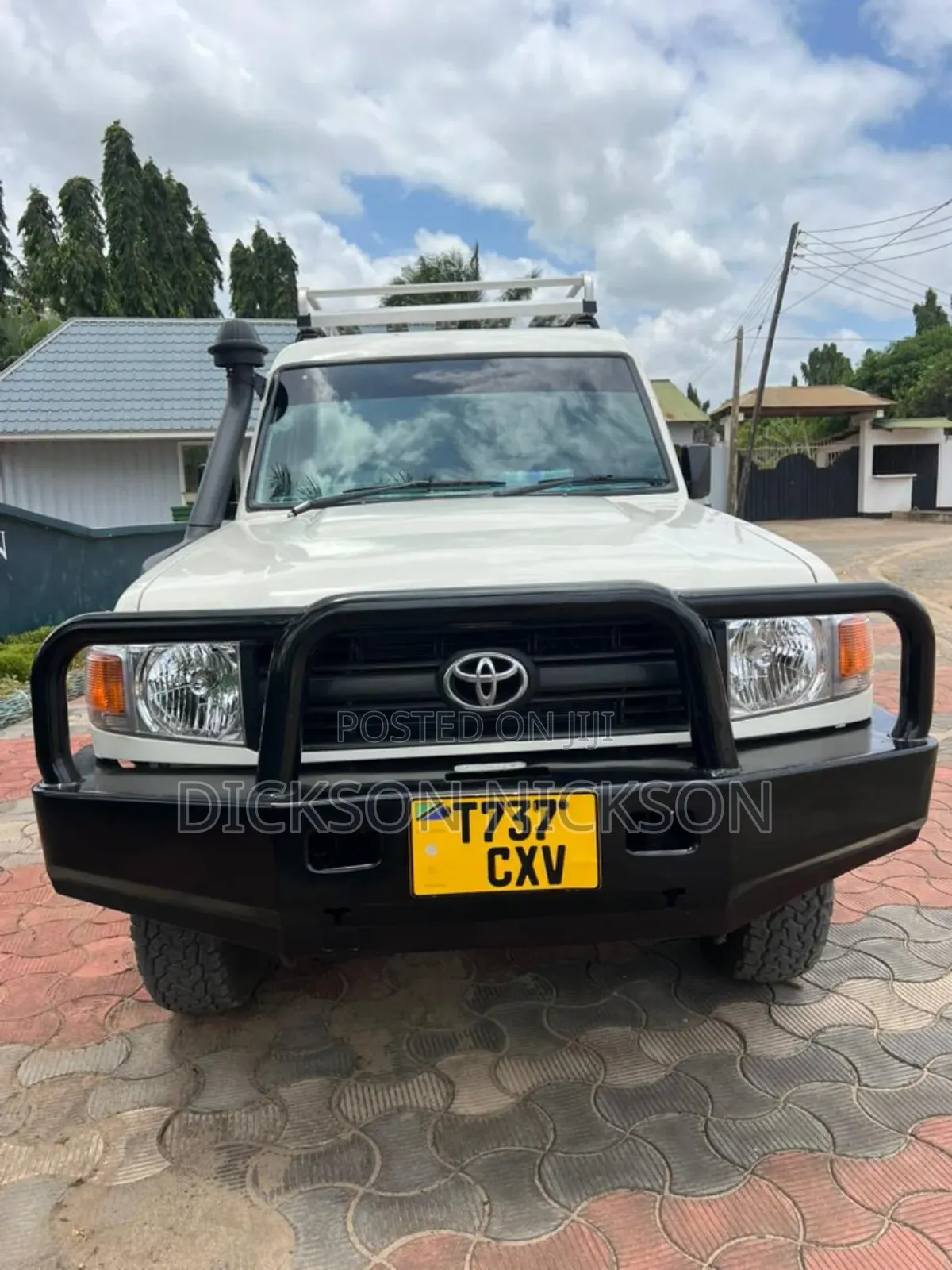 Toyota Land Cruiser 2001 White