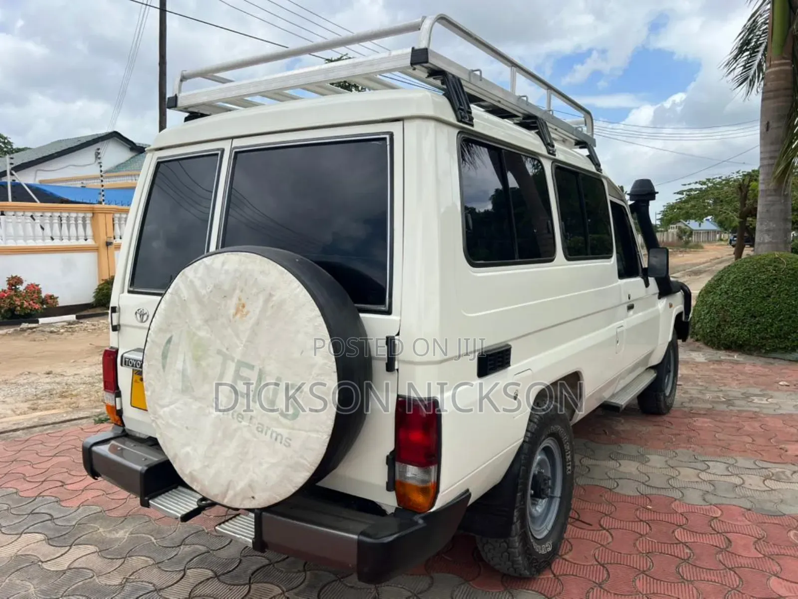 Toyota Land Cruiser 2001 White