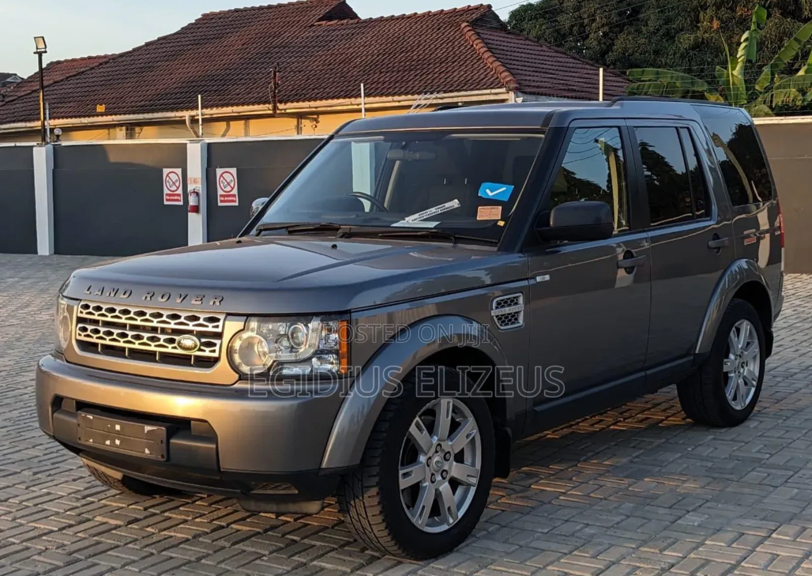 Land Rover Discovery 2013 Gray