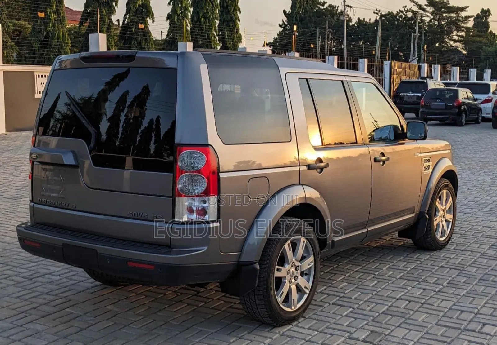 Land Rover Discovery 2013 Gray