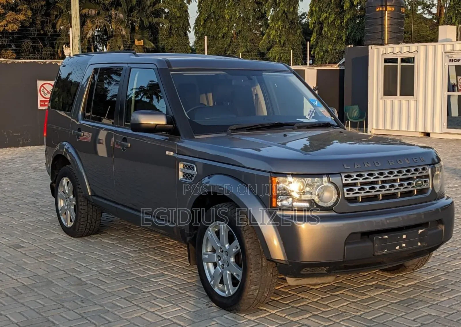 Land Rover Discovery 2013 Gray