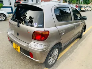 Toyota Vitz 2005 Gray