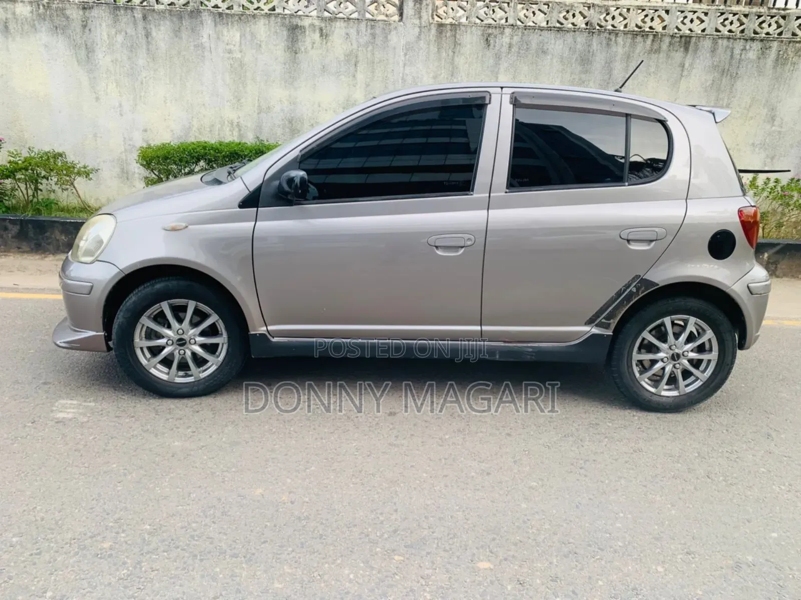 Toyota Vitz 2005 Gray