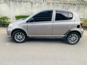 Toyota Vitz 2005 Gray