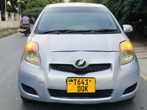 Toyota Vitz 2006 Pink