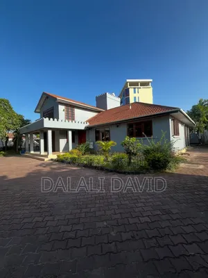 4bdrm Bungalow in Ada Estate for rent