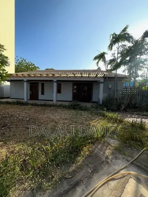 4bdrm Bungalow in Ada Estate for rent
