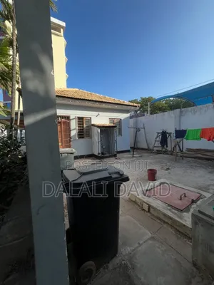 4bdrm Bungalow in Ada Estate for rent