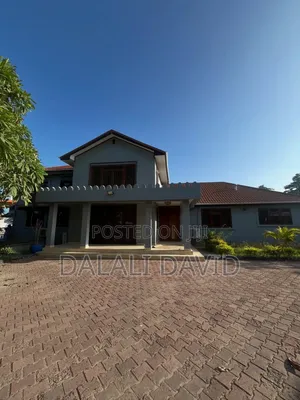 4bdrm Bungalow in Ada Estate for rent