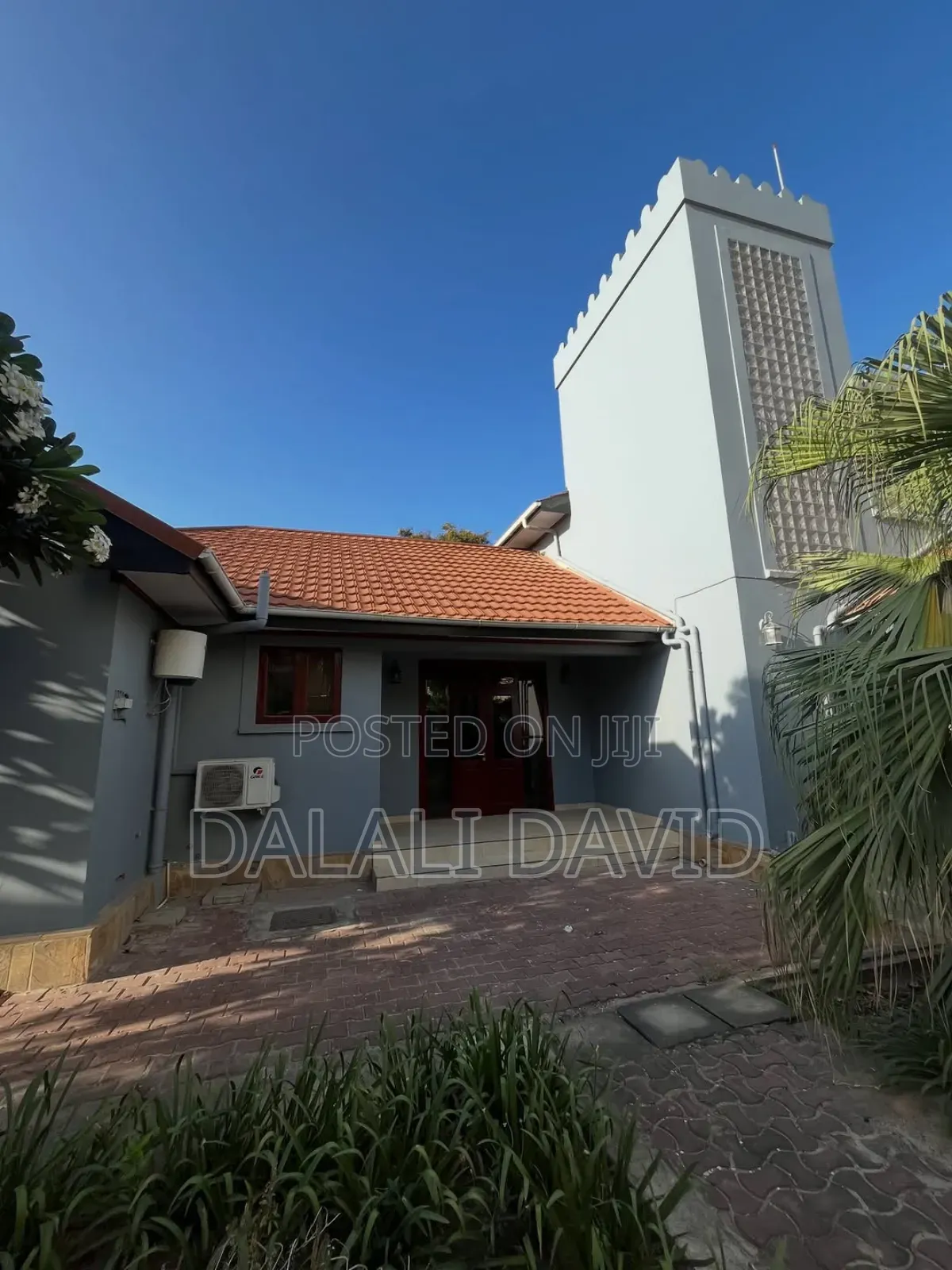 4bdrm Bungalow in Ada Estate for rent