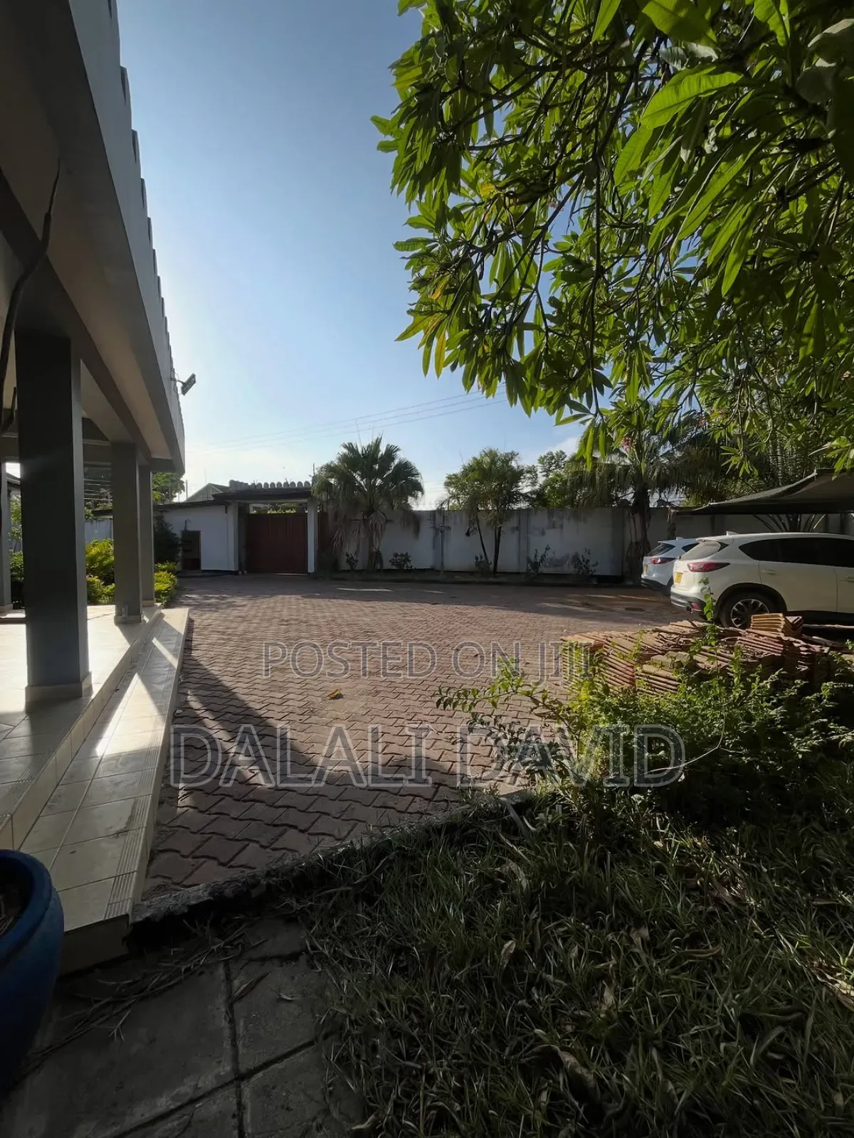 4bdrm Bungalow in Ada Estate for rent