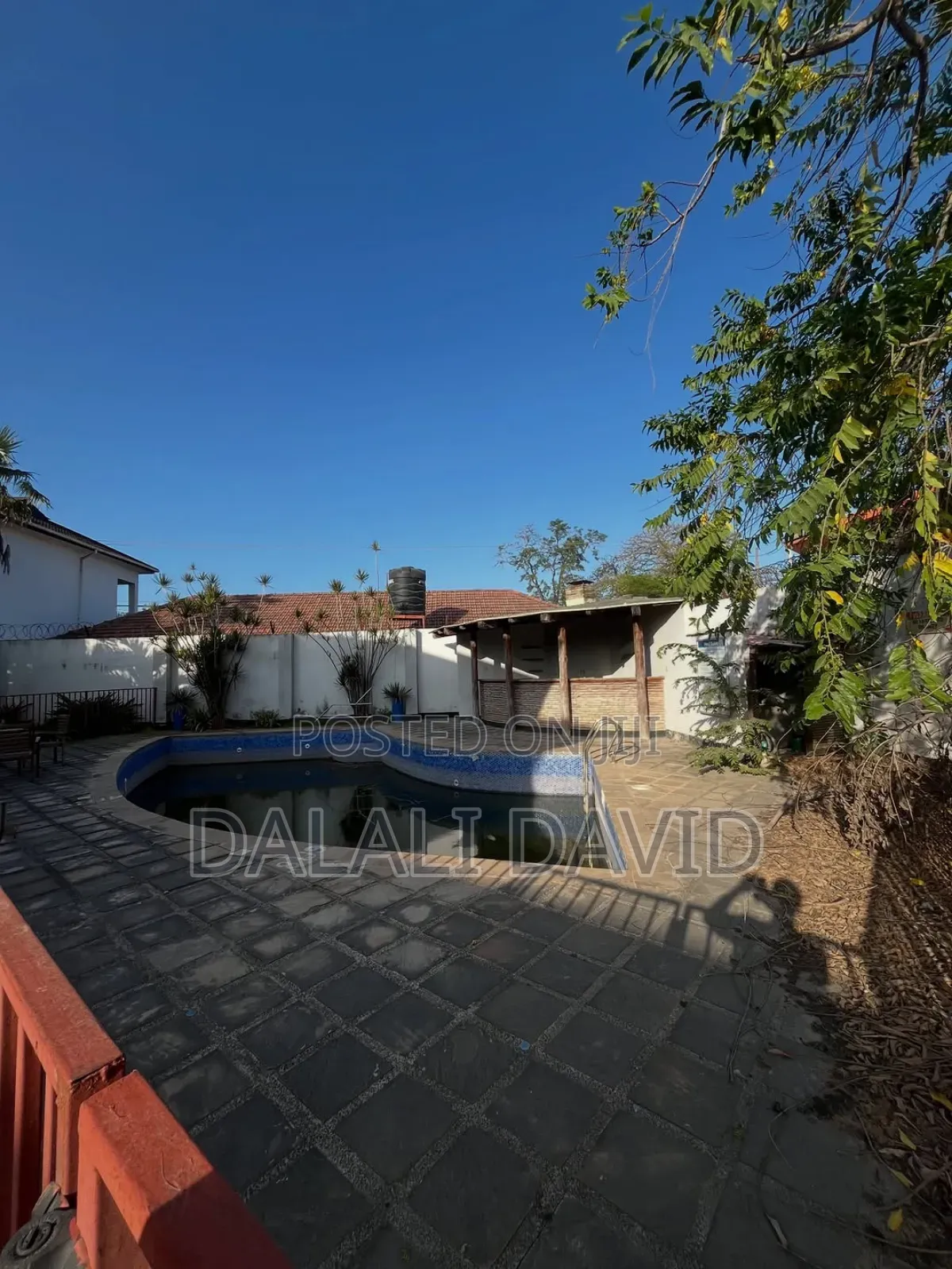 4bdrm Bungalow in Ada Estate for rent