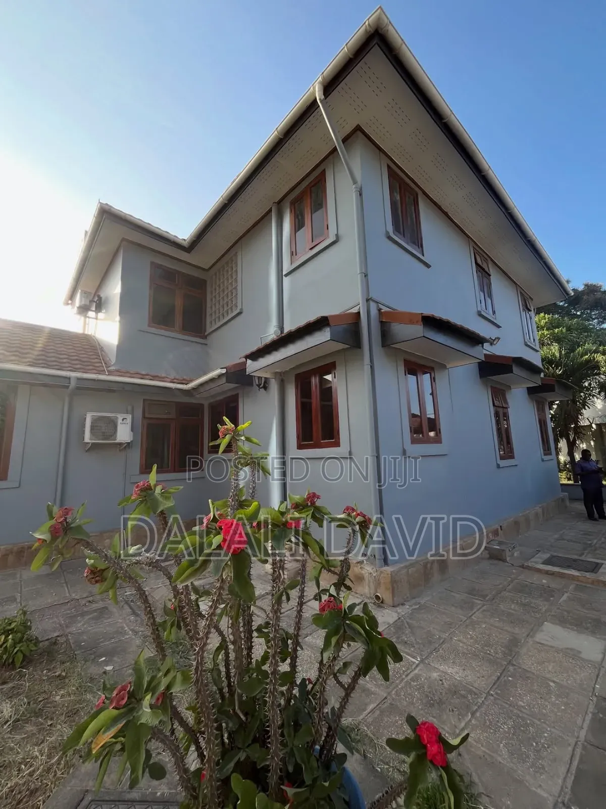4bdrm Bungalow in Ada Estate for rent
