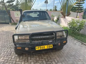 Toyota Land Cruiser 2010 Off white