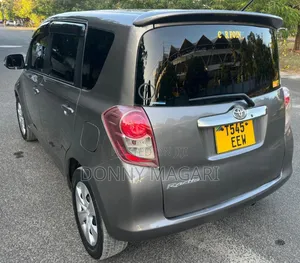 Toyota Ractis 2010 Gray