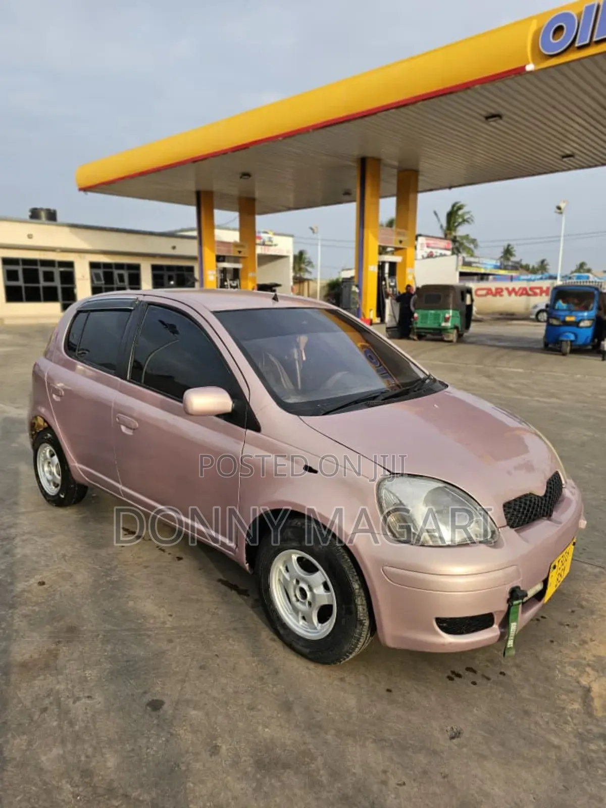 Toyota Vitz 2004 Pink