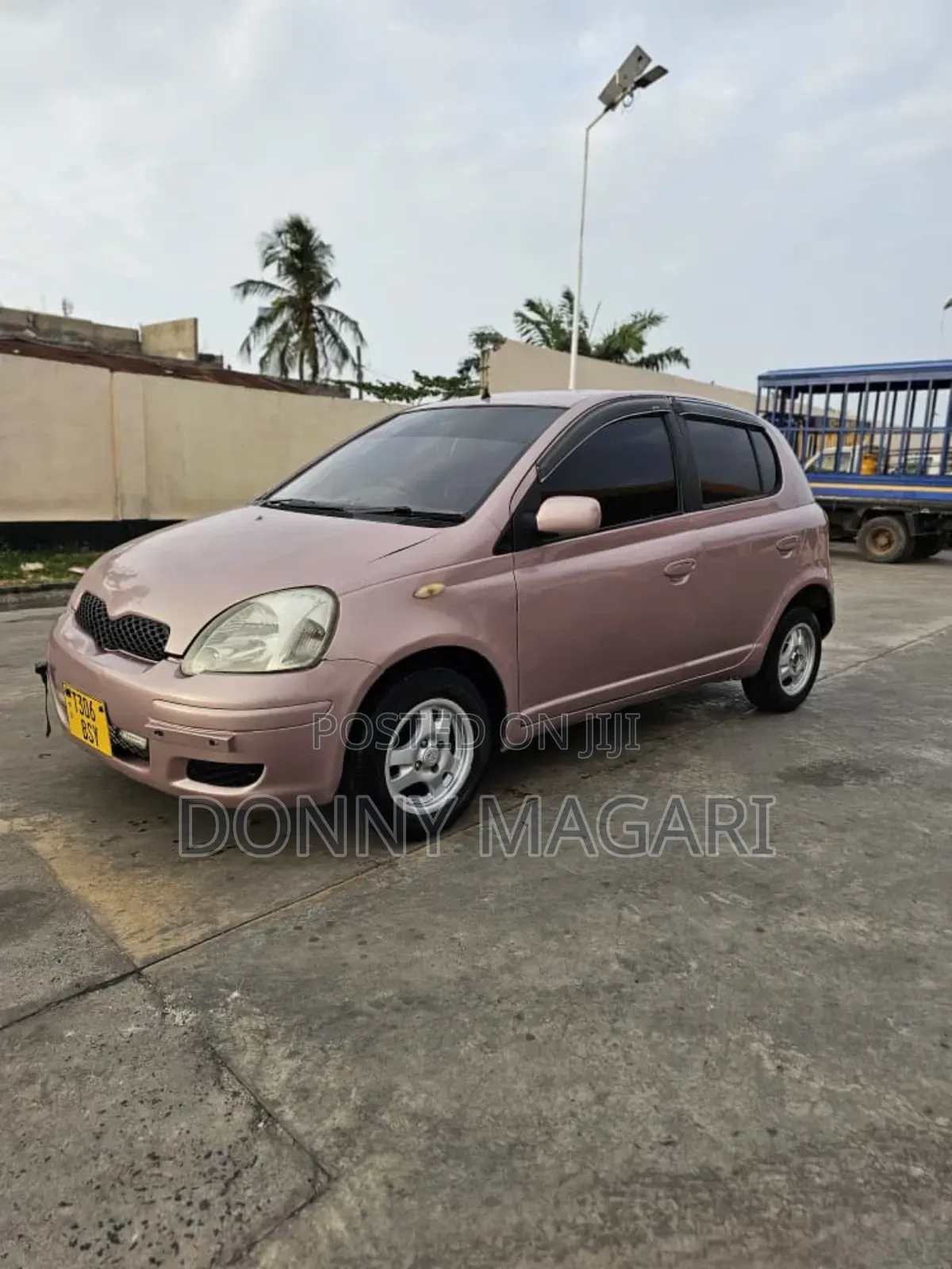 Toyota Vitz 2004 Pink