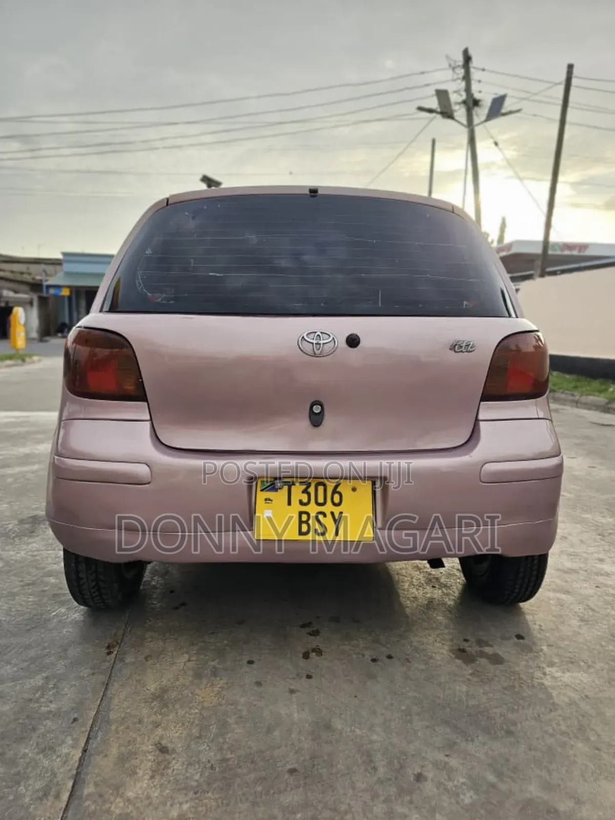 Toyota Vitz 2004 Pink