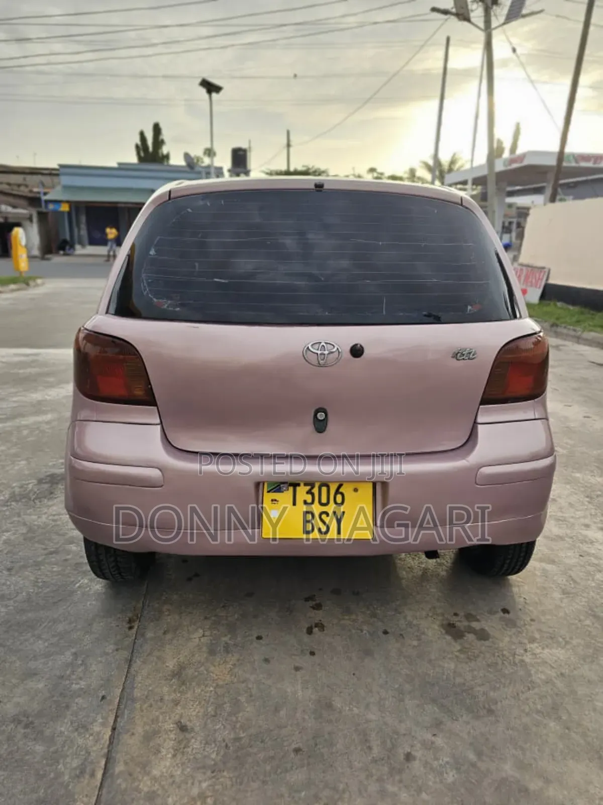 Toyota Vitz 2004 Pink