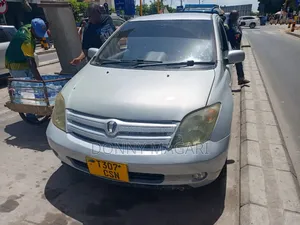 Toyota IST 2005 Silver