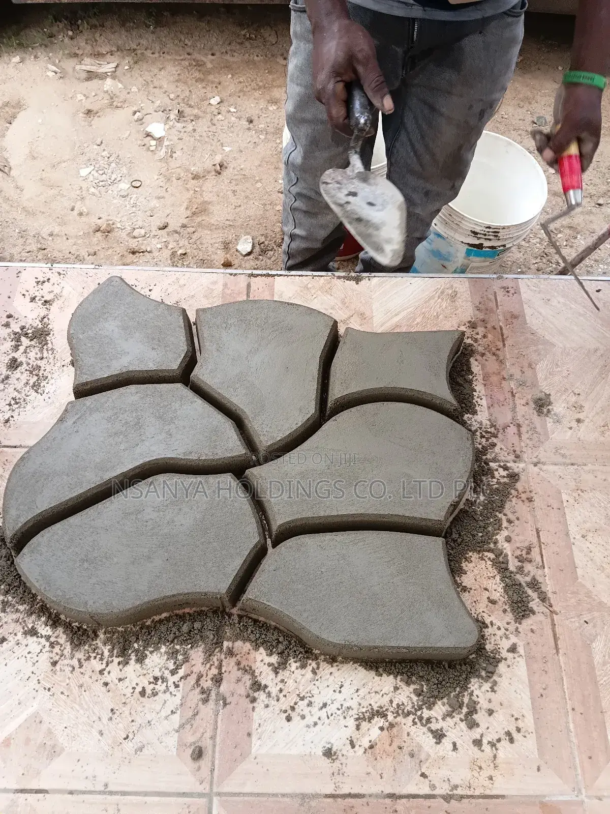 Paving Blocks Za Kisasa. Tunakuja Popote Kufyatua SQM 1 TSHS 25,000/=