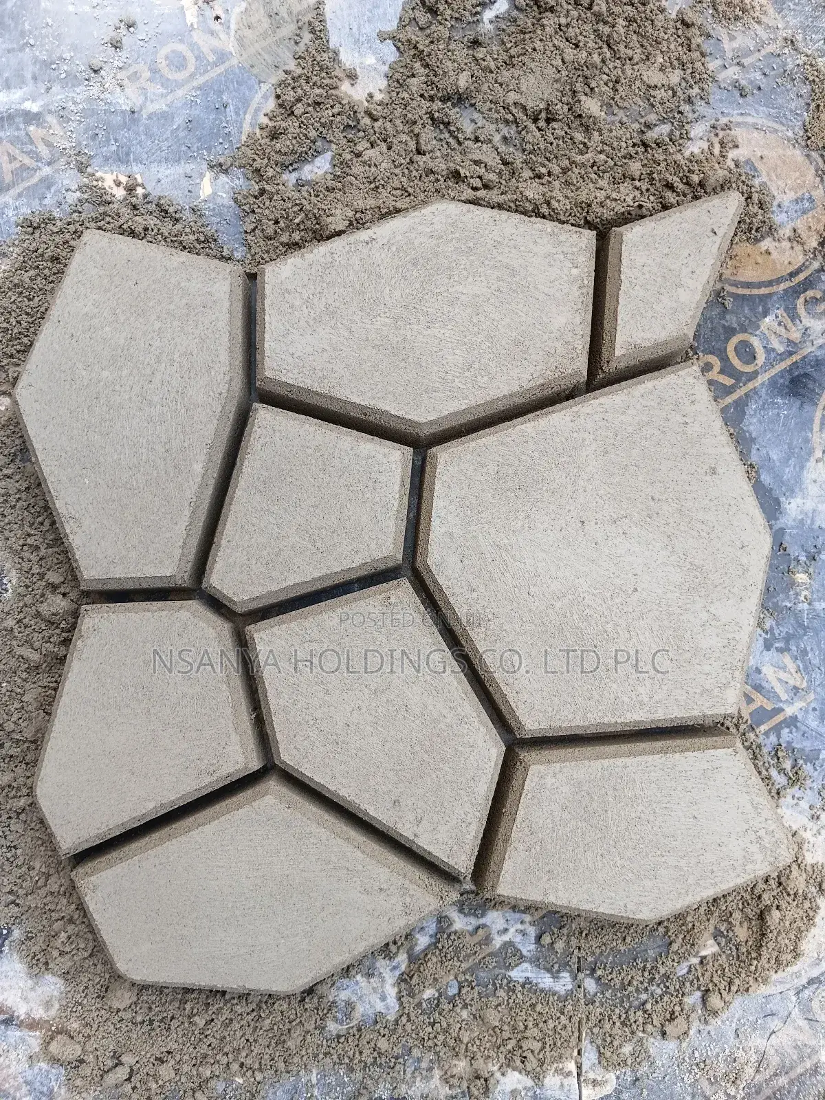 Paving Blocks Za Kisasa. Tunakuja Popote Kufyatua SQM 1 TSHS 25,000/=
