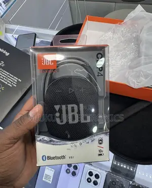 JBL Clip 4