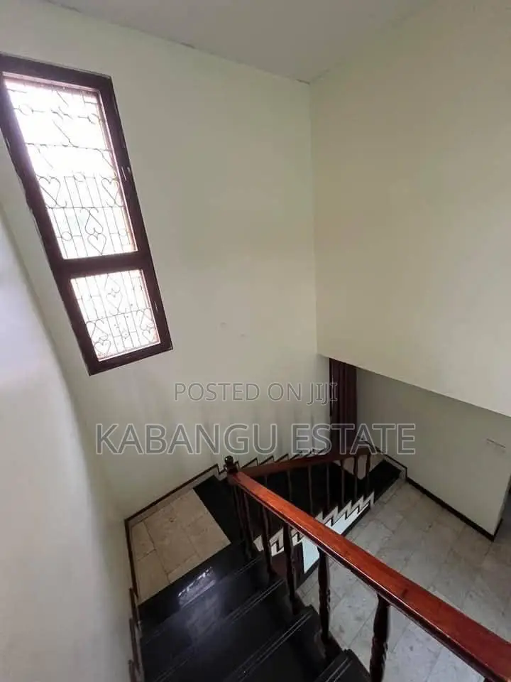 10bdrm Apartment in Upanga for rent