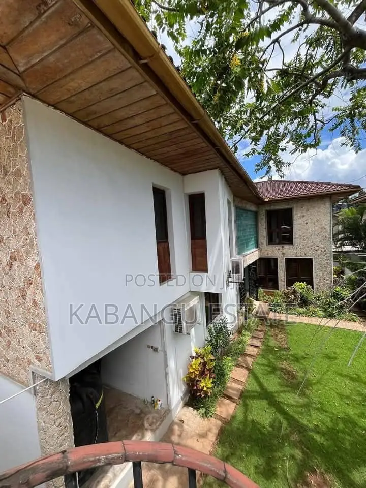 10bdrm Apartment in Upanga for rent