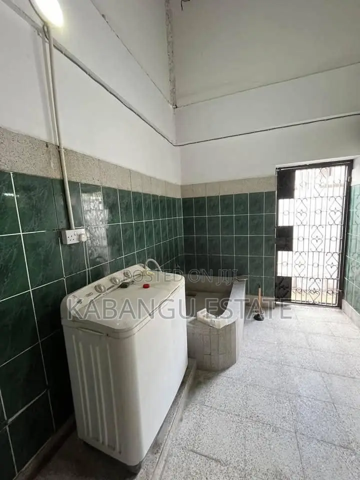 10bdrm Apartment in Upanga for rent