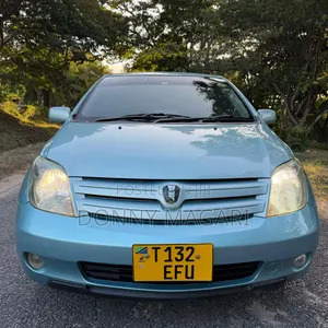 Toyota IST 2004 Blue