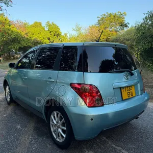 Toyota IST 2004 Blue