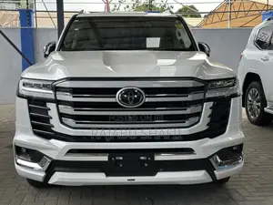 Toyota Land Cruiser LC300 2023 White