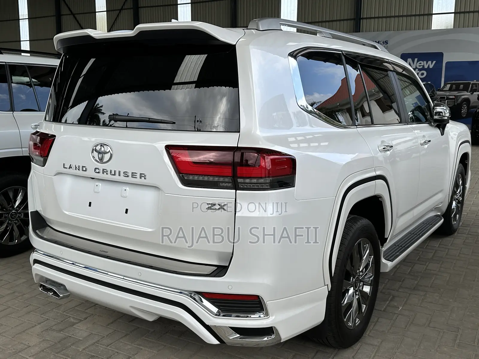Toyota Land Cruiser LC300 2023 White