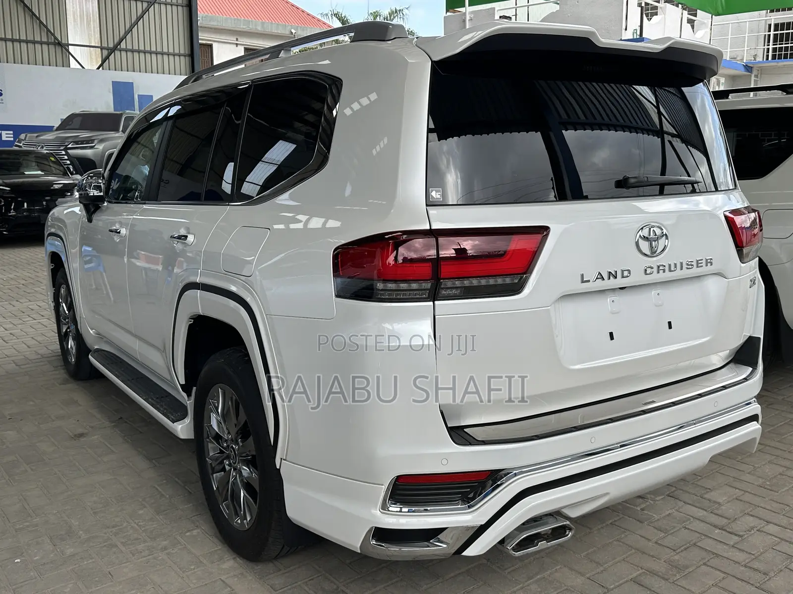 Toyota Land Cruiser LC300 2023 White
