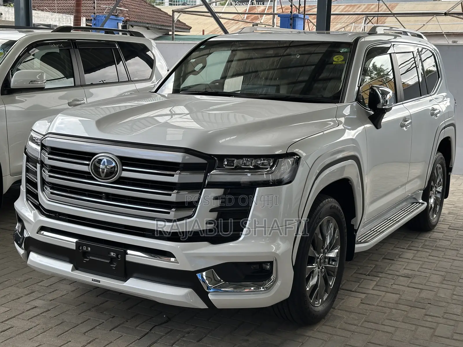 Toyota Land Cruiser LC300 2023 White