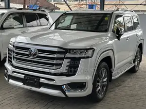 Toyota Land Cruiser LC300 2023 White