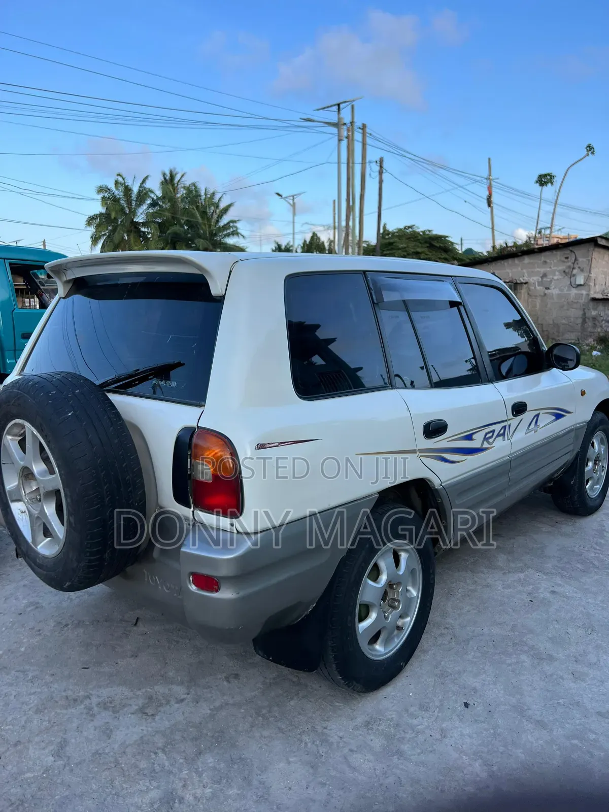 Toyota RAV4 1999 White