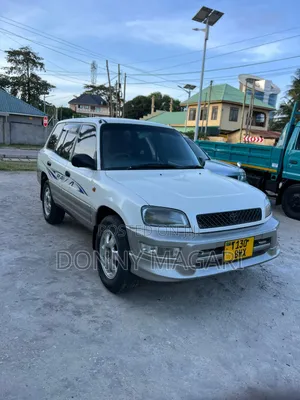 Toyota RAV4 1999 White