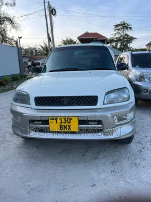 Toyota RAV4 1999 White