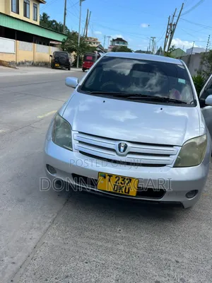 Toyota IST 2004 Silver