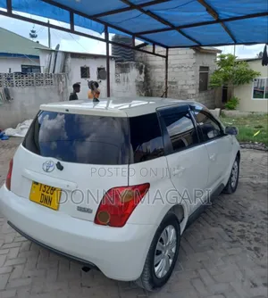 Toyota IST 2004 White