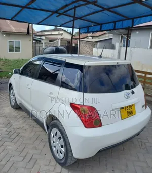 Toyota IST 2004 White