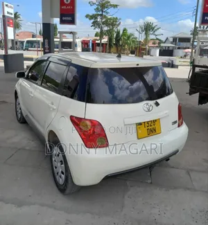 Toyota IST 2004 White