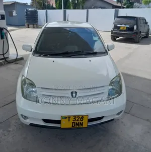 Toyota IST 2004 White