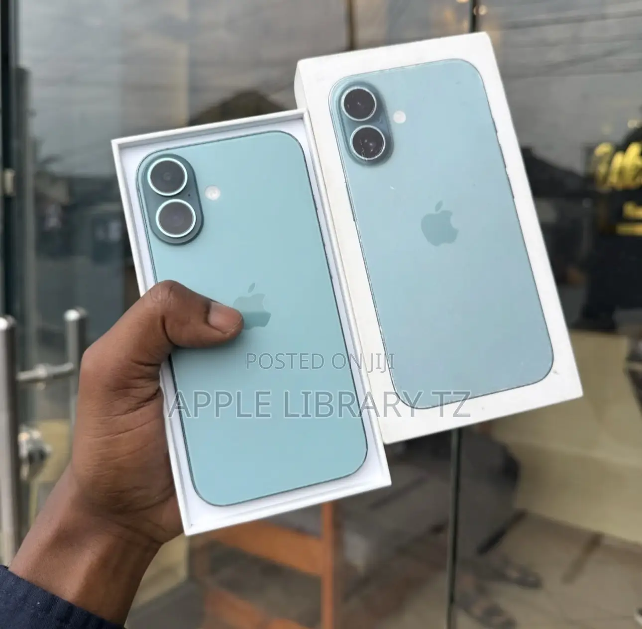 New Apple iPhone 16 256 GB Green