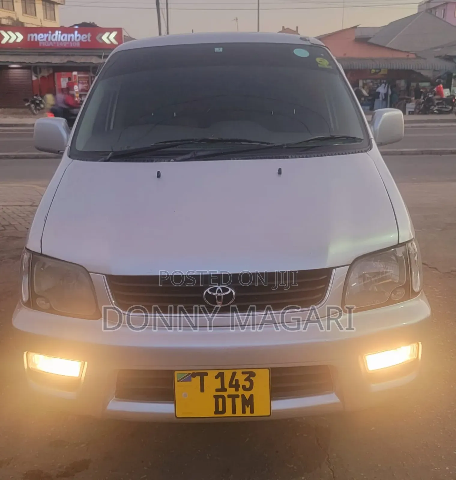 Toyota Noah 2.0 AWD (8 Seater) 2001 Silver