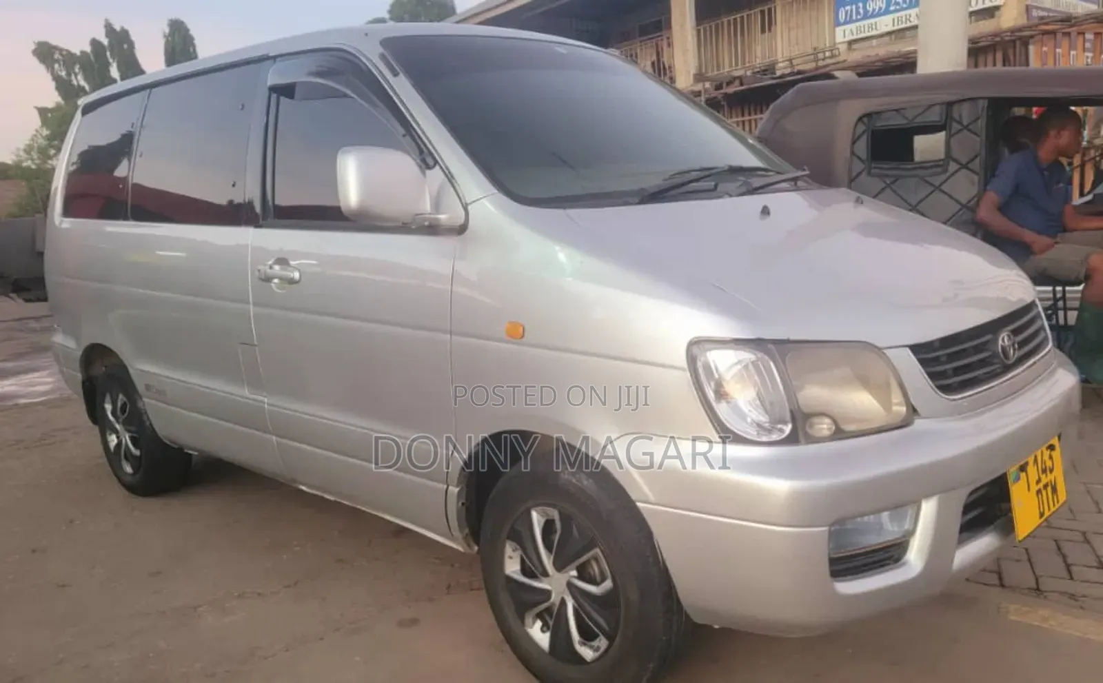 Toyota Noah 2.0 AWD (8 Seater) 2001 Silver