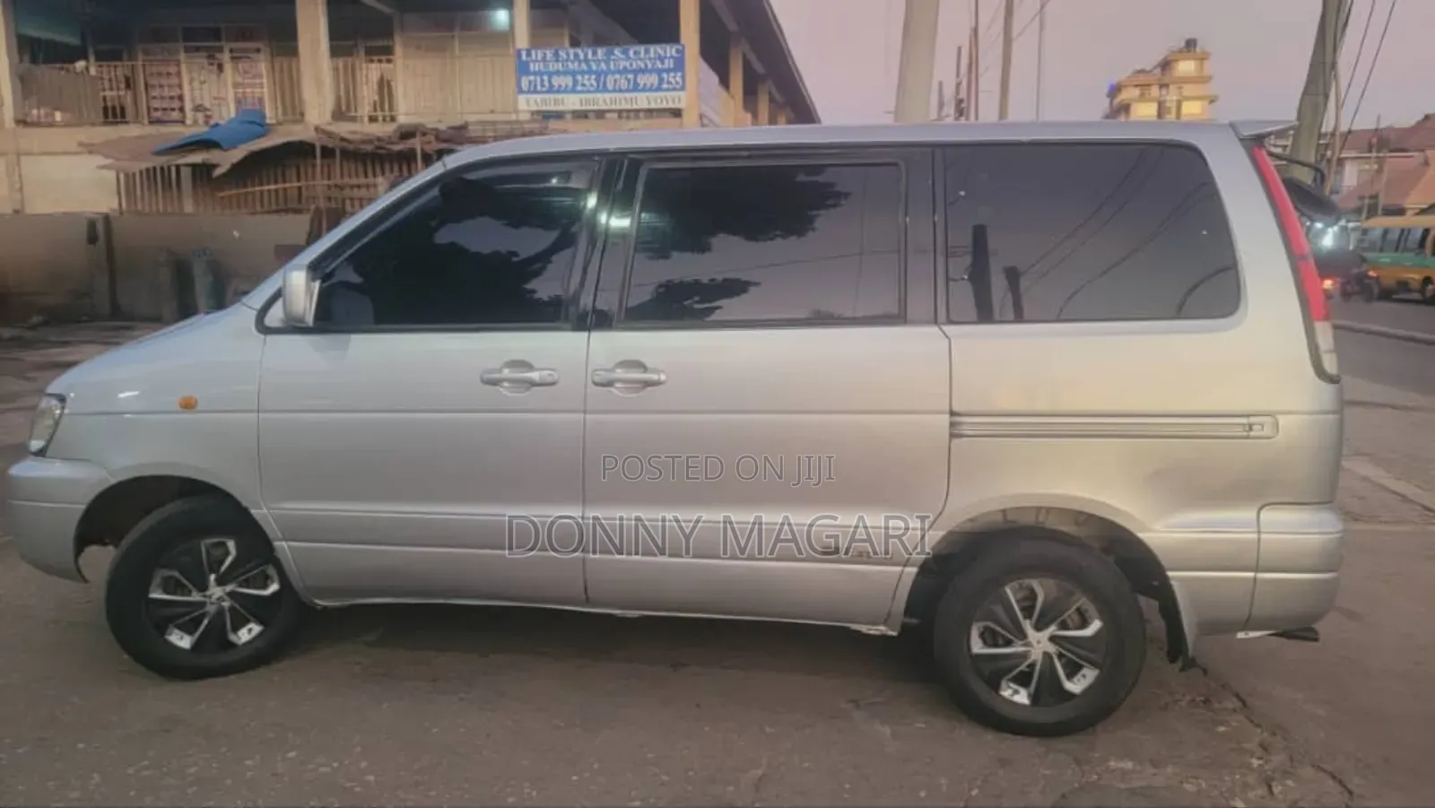 Toyota Noah 2.0 AWD (8 Seater) 2001 Silver